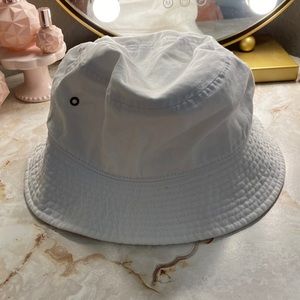 White bucket hat!